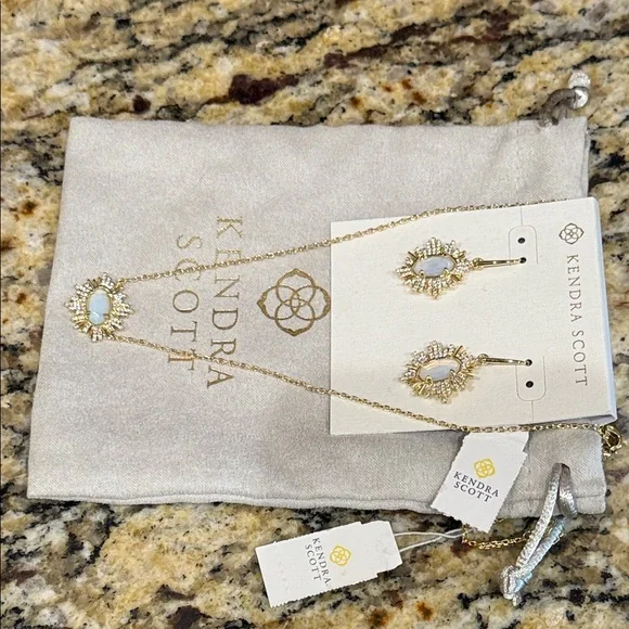 Kendra Scott Grayson Gold Earrings and Necklace set NWT - Picture 4 of 7